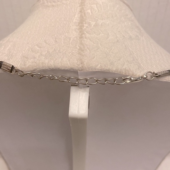 Women’s Beautiful Large Intricate Design Star Sea Fish on Leather Cord Necklace. - Picture 3 of 5